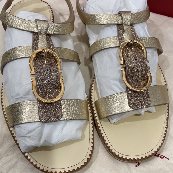 Salvatore Ferragamo brand new gold flat authentic sandals with buckle - Picture 11 of 14